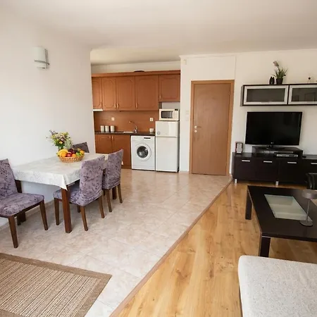 Apartmán азалия-1 *